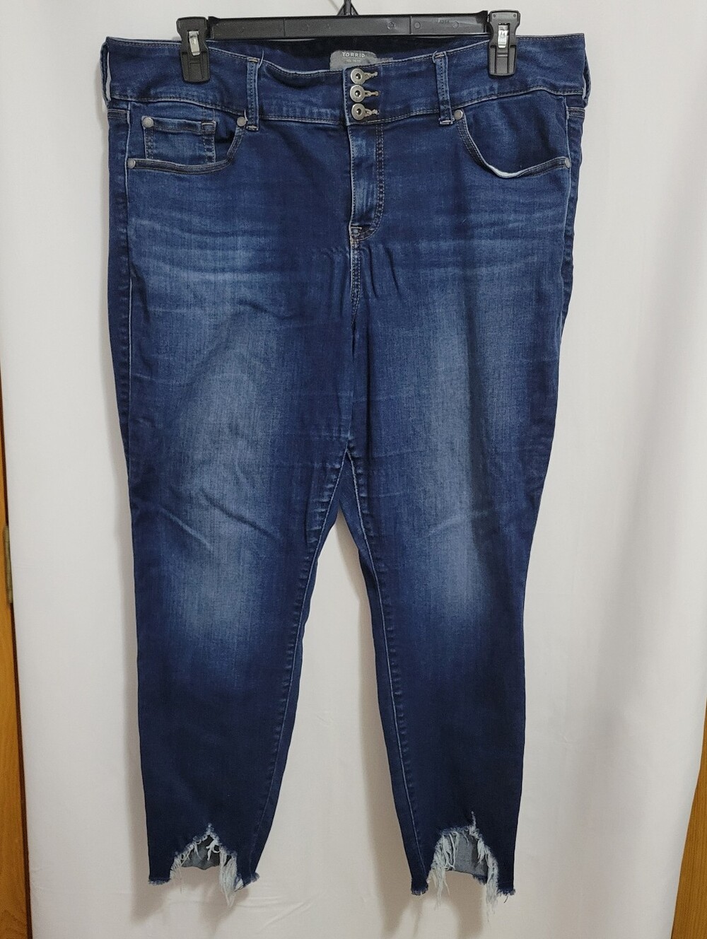 Torrid Jeggings with Distressed Hem. Size 20R
